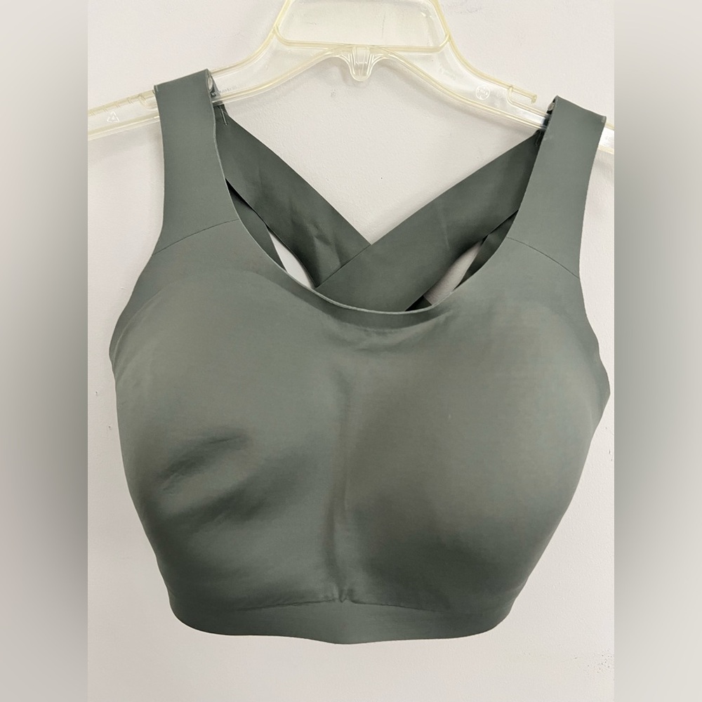 Women's lululemon 34E Crisscross Back Comfort Bra - Olive